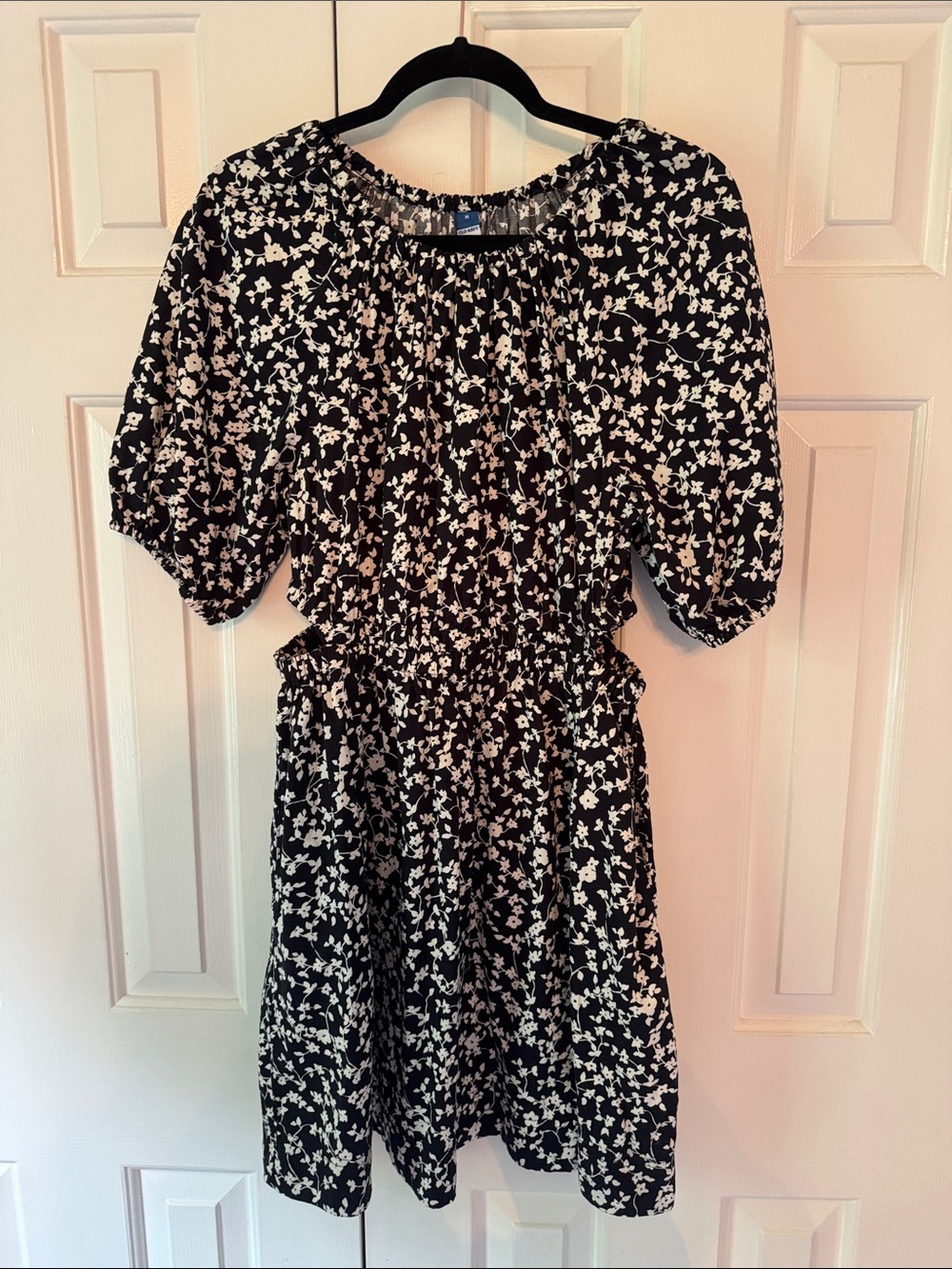 Old Navy Black Floral Casual Puff Sleeve Dress